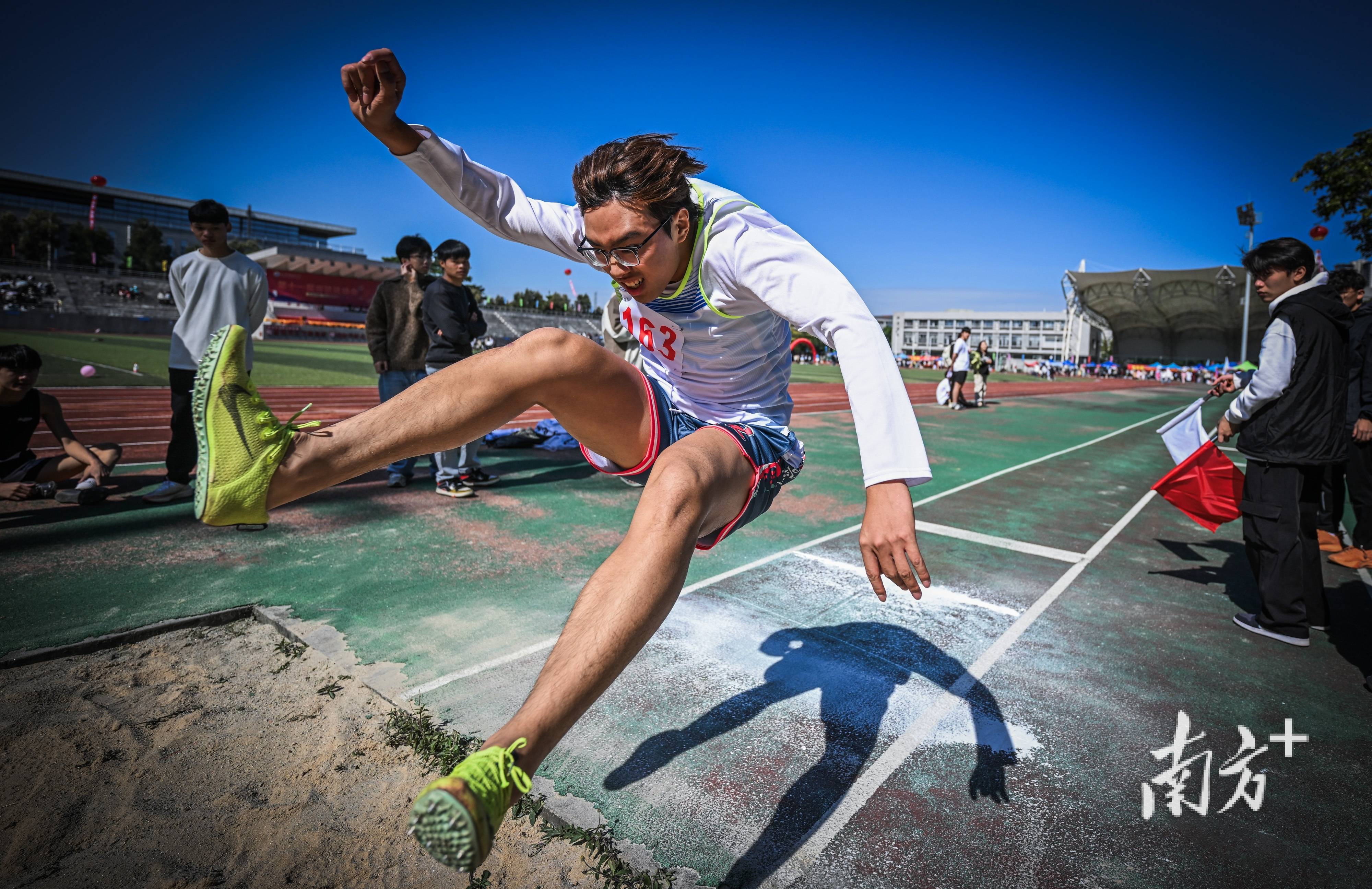 包含挑战自我!球队脱颖而出,创造奇迹的词条 包含挑战自我!球队脱颖而出,创造奇迹的词条
